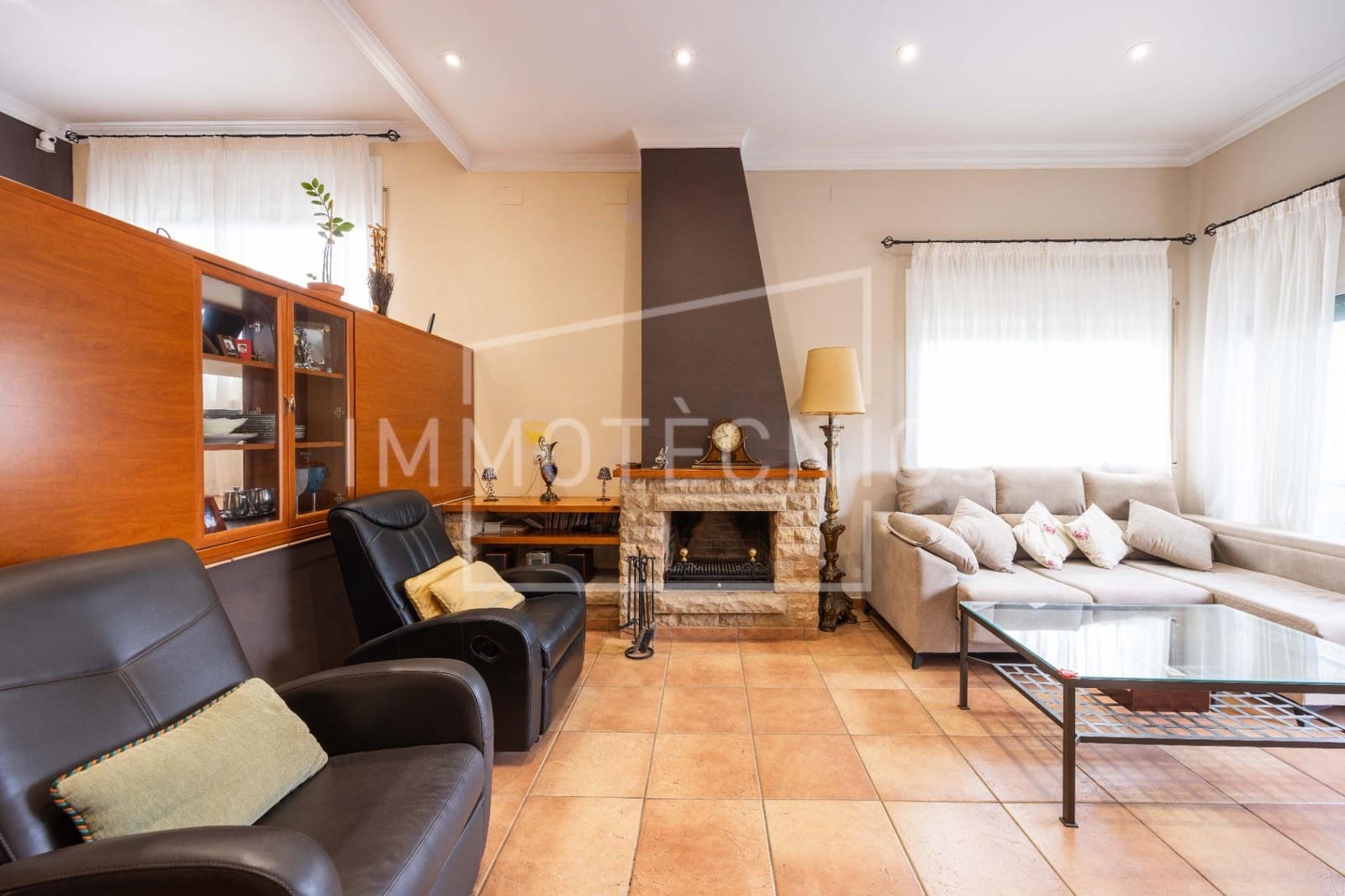 4 bedroom Villa for sale in Canoves i Samalus with pool garage - € 435,000 (Ref: 9898930)