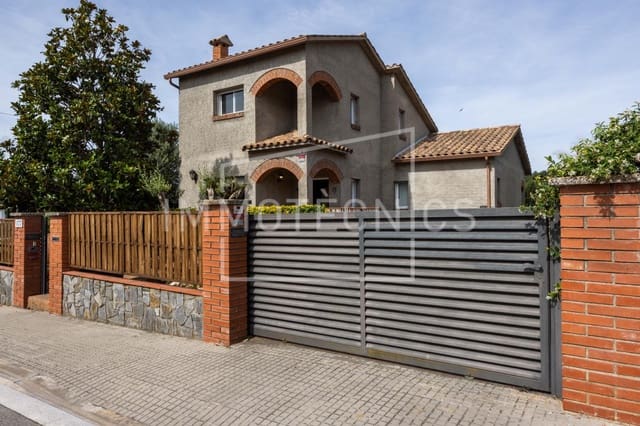 4 sovrum Villa till salu i Cànoves i Samalús med pool garage - 435 000 € (Ref: 9898930)