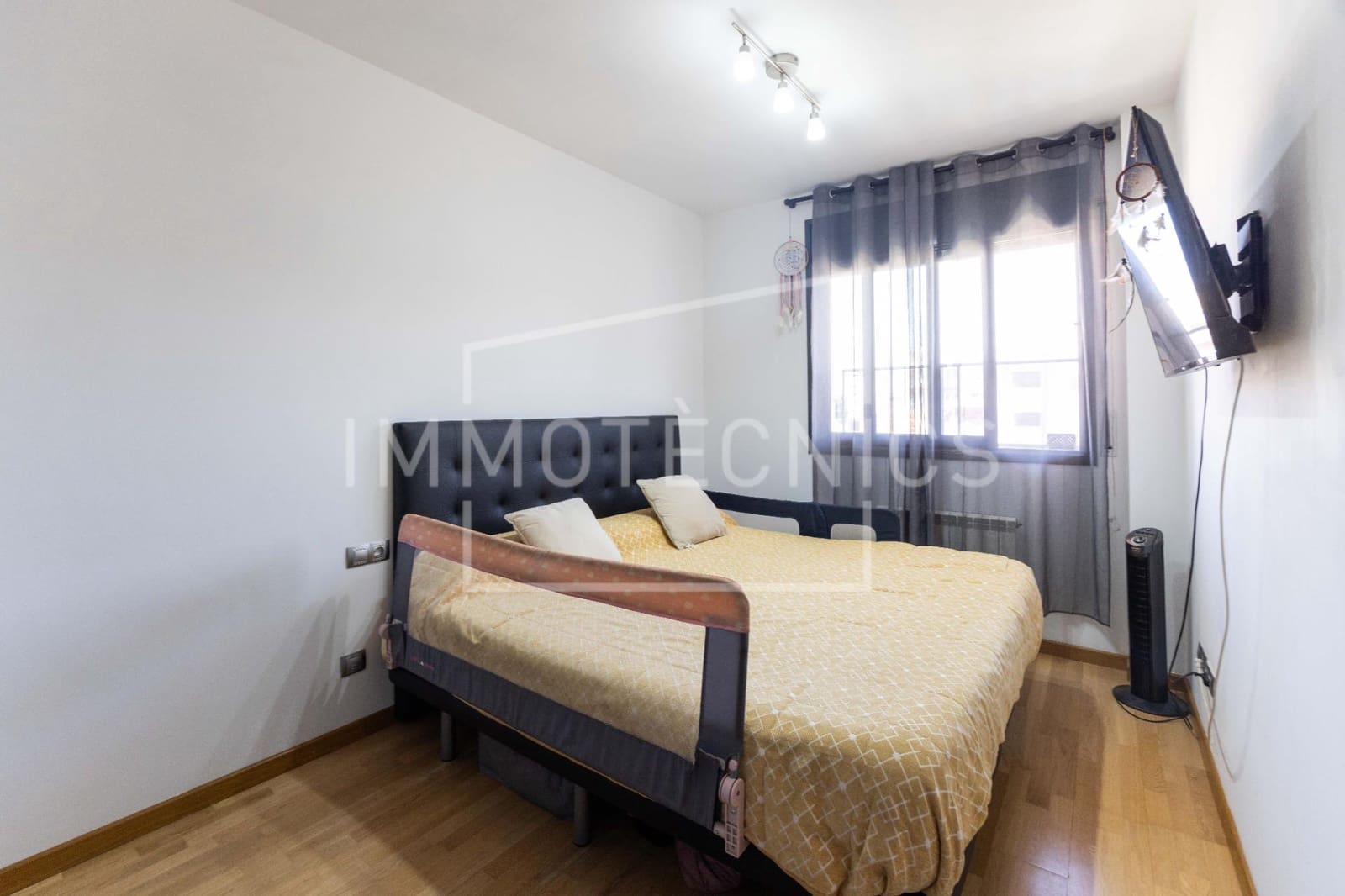 3 bedroom Apartment for sale in Terrassa with garage - € 278,000 (Ref: 9920560)
