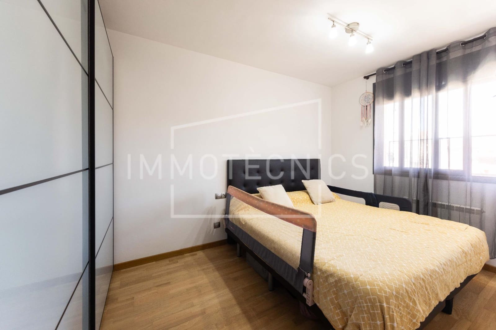 3 bedroom Apartment for sale in Terrassa with garage - € 278,000 (Ref: 9920560)
