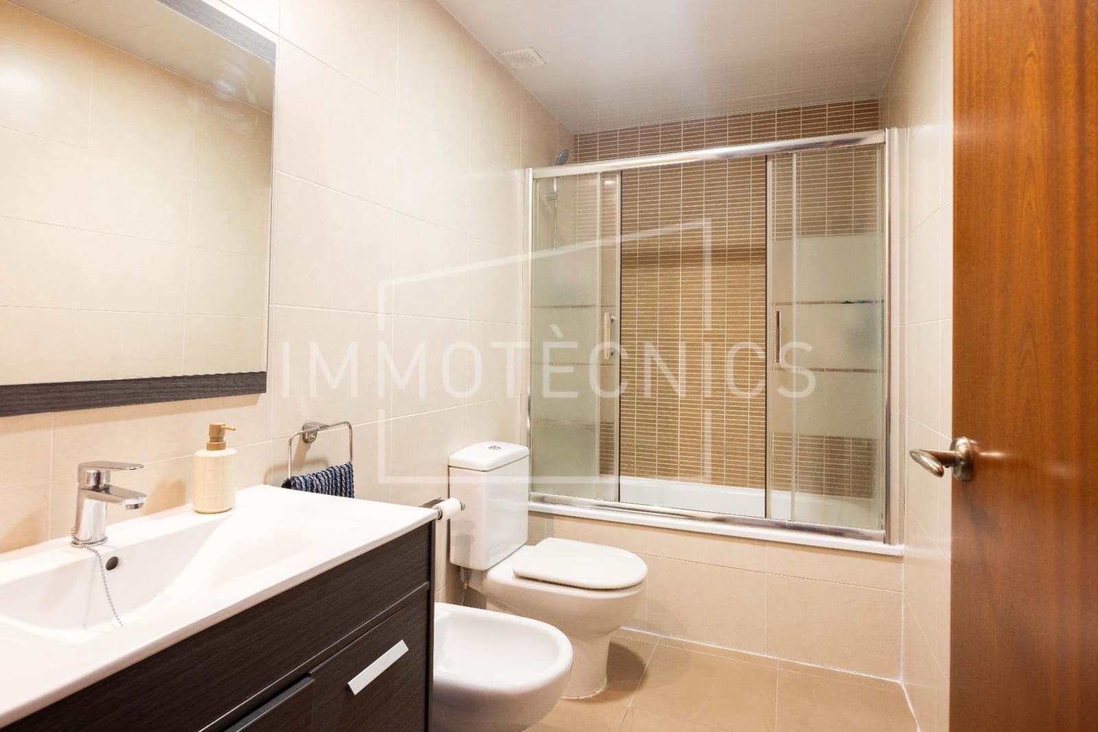 3 bedroom Apartment for sale in Terrassa with garage - € 278,000 (Ref: 9920560)