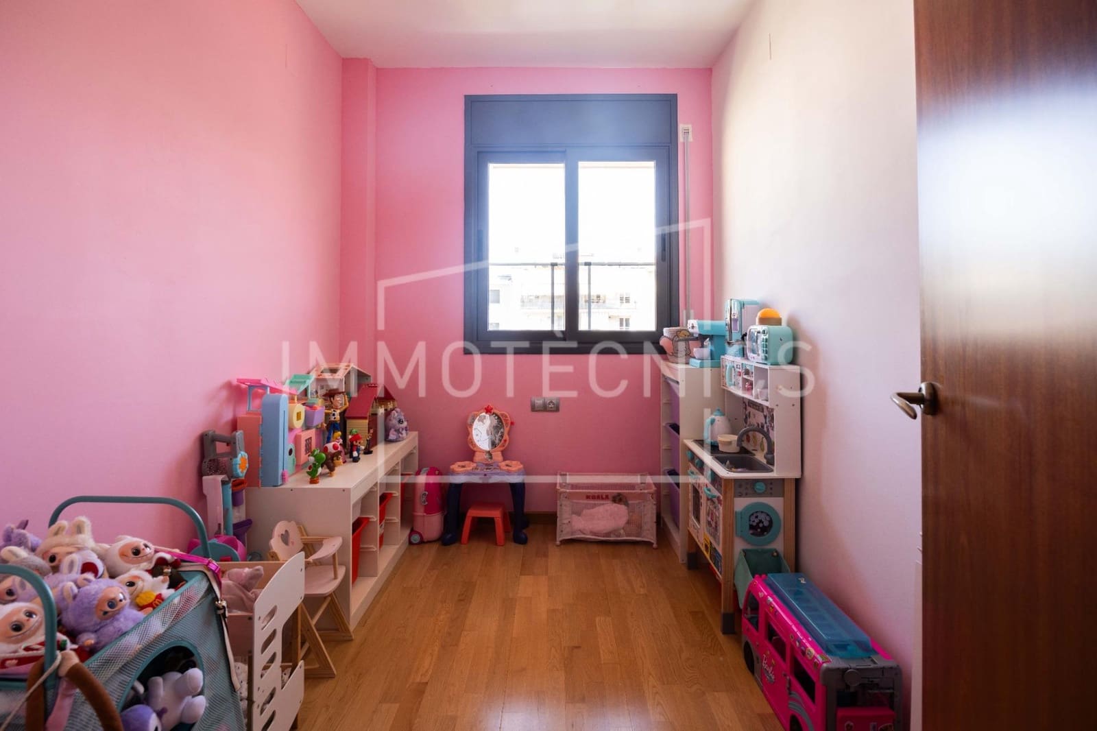 3 bedroom Apartment for sale in Terrassa with garage - € 278,000 (Ref: 9920560)