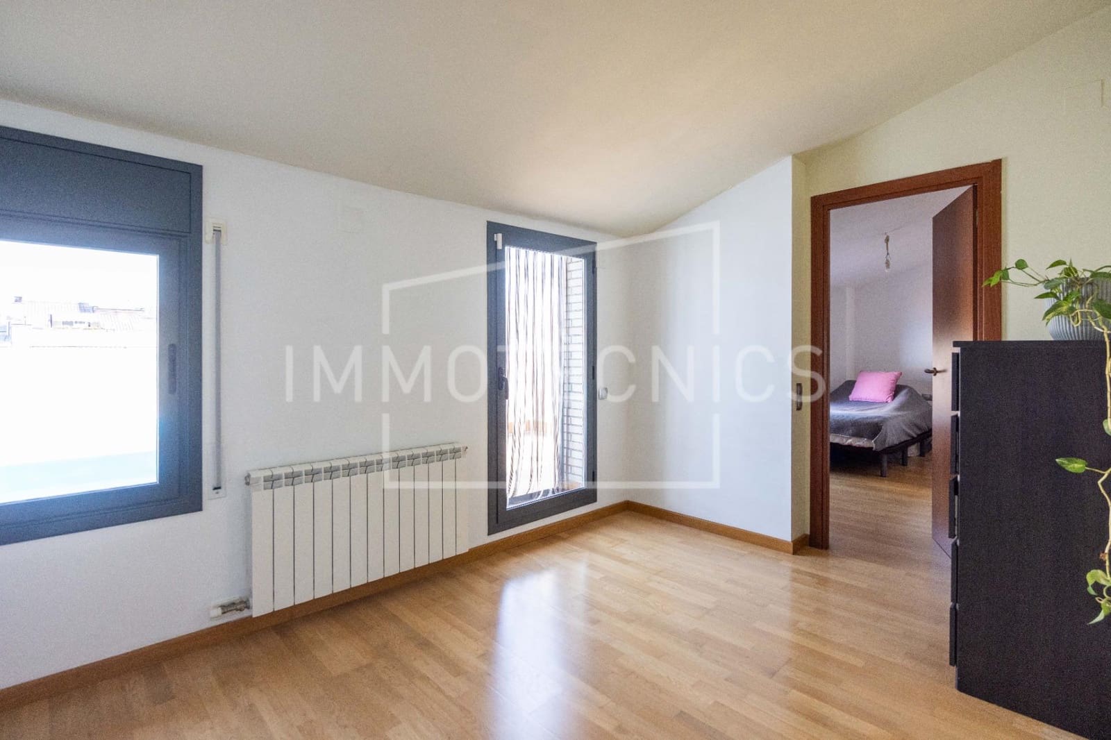 3 bedroom Apartment for sale in Terrassa with garage - € 278,000 (Ref: 9920560)