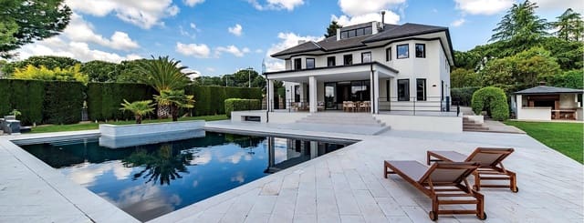 6 bedroom Villa for sale in Boadilla del Monte with pool garage - € 3,400,000 (Ref: 9942651)