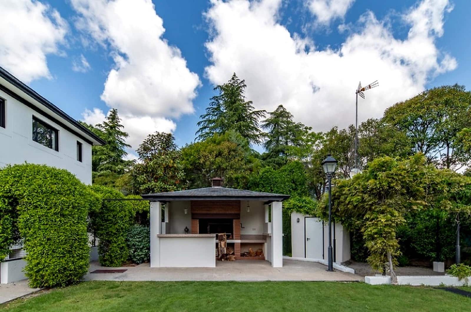 6 bedroom Villa for sale in Boadilla del Monte with pool garage - € 3,400,000 (Ref: 9942651)