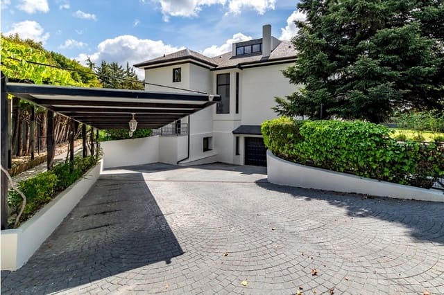 6 bedroom Villa for sale in Boadilla del Monte with pool garage - € 3,400,000 (Ref: 9942651)
