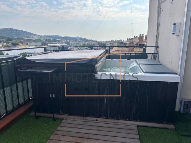 3 soverom Penthouse til salgs i Pineda de Mar med garasje - € 250 000 (Ref: 9954342)