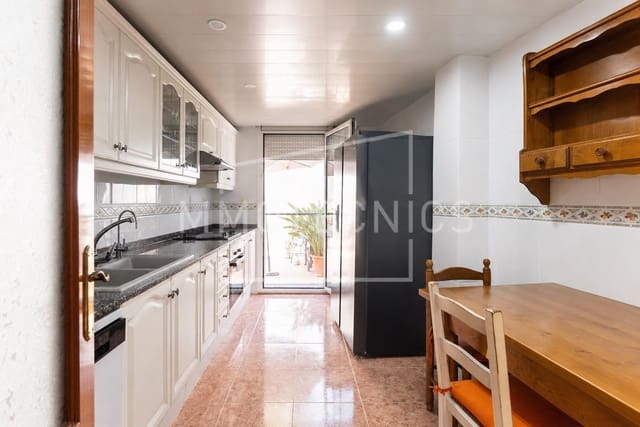 4 soveværelse Byhus til salg i Canet de Mar med garage - € 465.000 (Ref: 9966738)