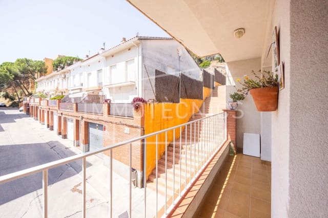 4 soveværelse Byhus til salg i Canet de Mar med garage - € 465.000 (Ref: 9966738)