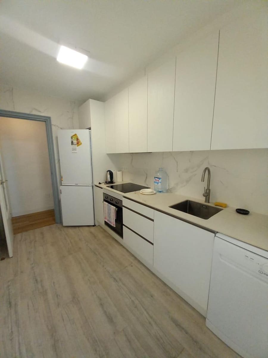 4 slaapkamer Appartement te huur in Guardamar del Segura - € 1.100 (Ref: 9437867)