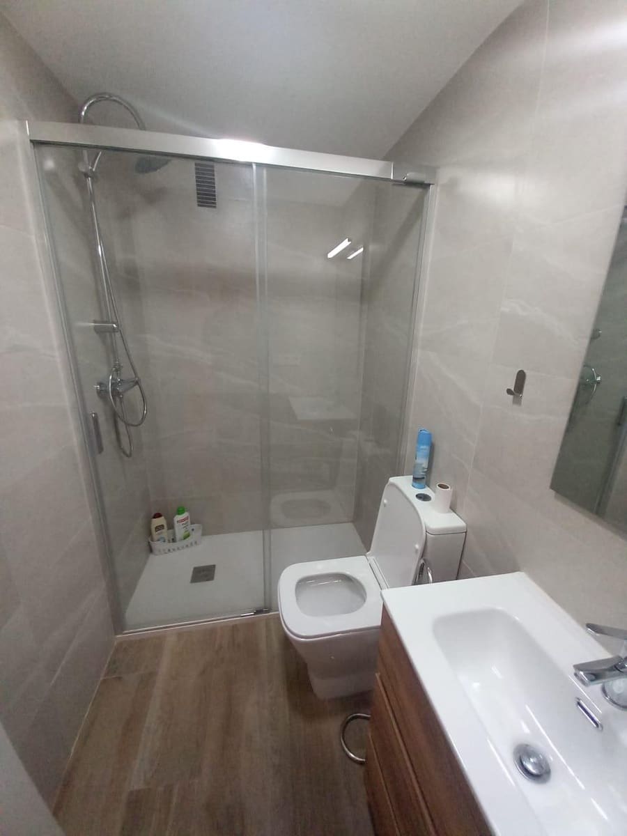 4 slaapkamer Appartement te huur in Guardamar del Segura - € 1.100 (Ref: 9437867)