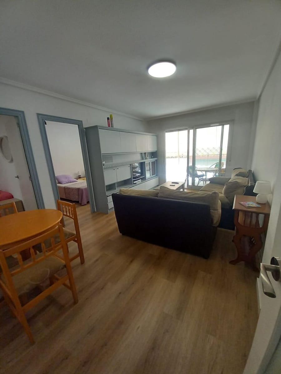 4 slaapkamer Appartement te huur in Guardamar del Segura - € 1.100 (Ref: 9437867)