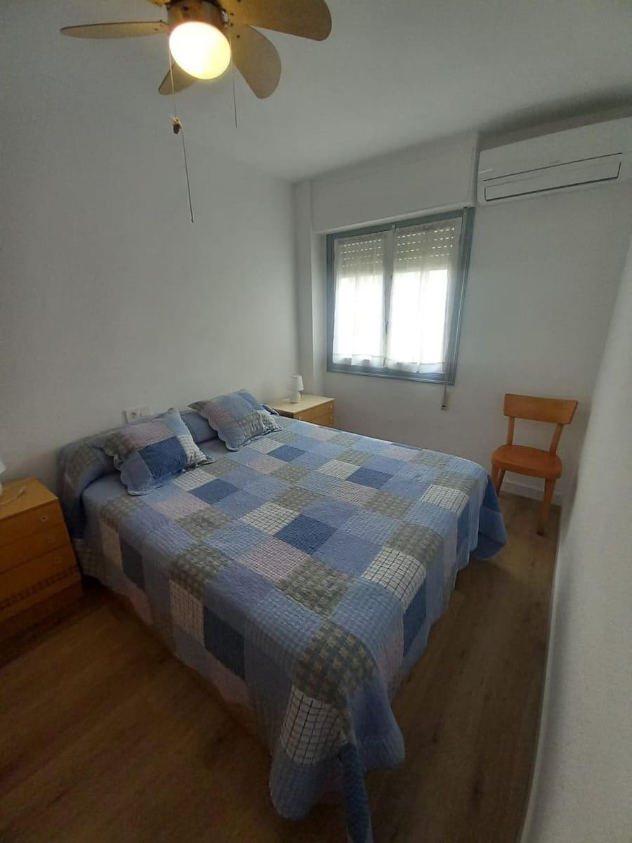 4 slaapkamer Appartement te huur in Guardamar del Segura - € 1.100 (Ref: 9437867)