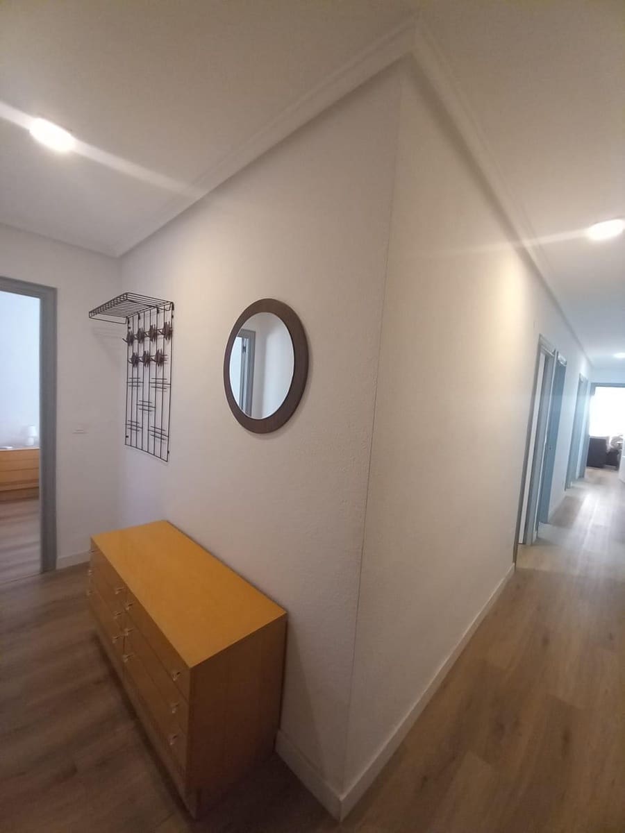 4 slaapkamer Appartement te huur in Guardamar del Segura - € 1.100 (Ref: 9437867)
