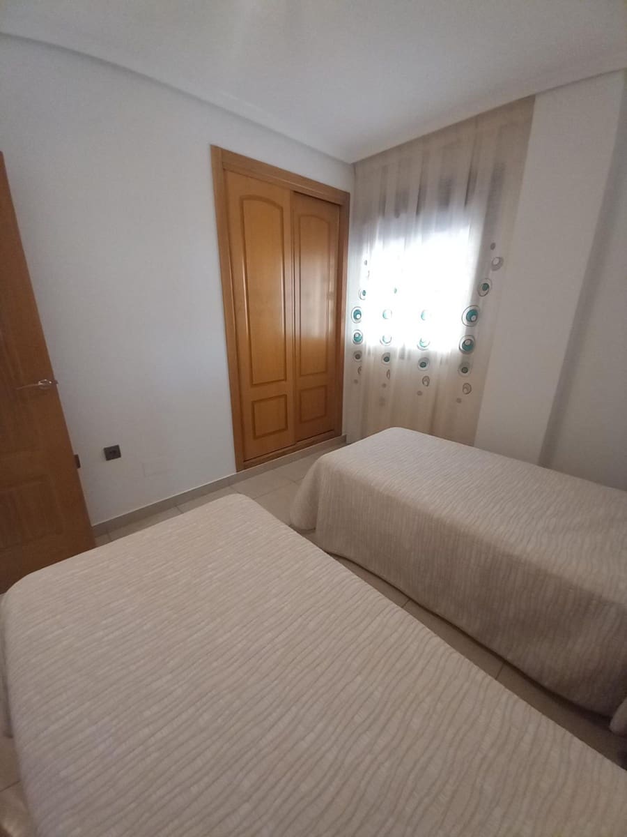 4 bedroom Flat for sale in Guardamar del Segura - € 279,000 (Ref: 9437892)