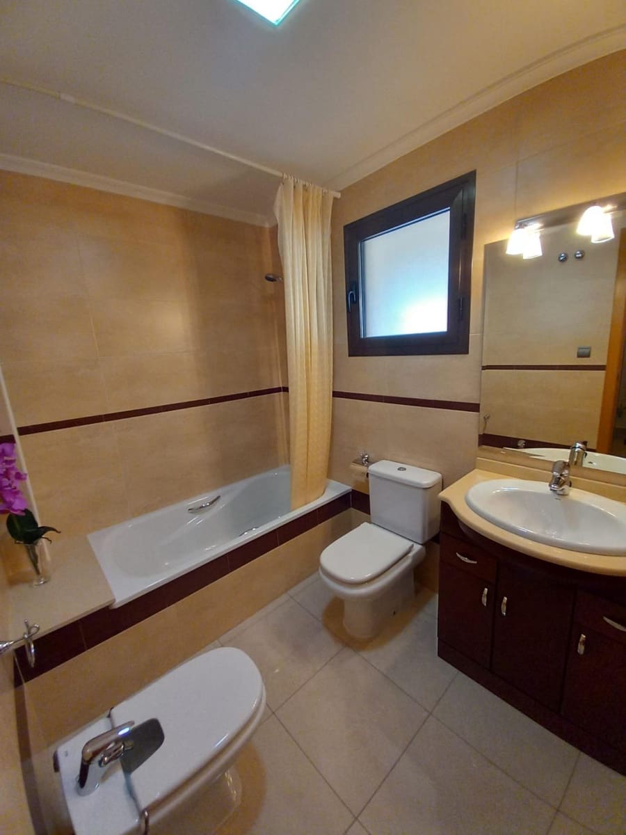 4 bedroom Flat for sale in Guardamar del Segura - € 279,000 (Ref: 9437892)