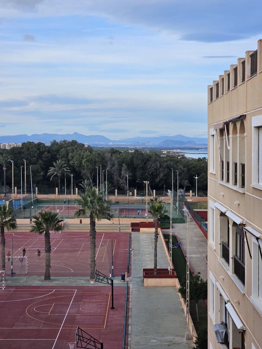 4 quarto Apartamento para venda em Guardamar del Segura com piscina garagem - 247 000 € (Ref: 9440624)