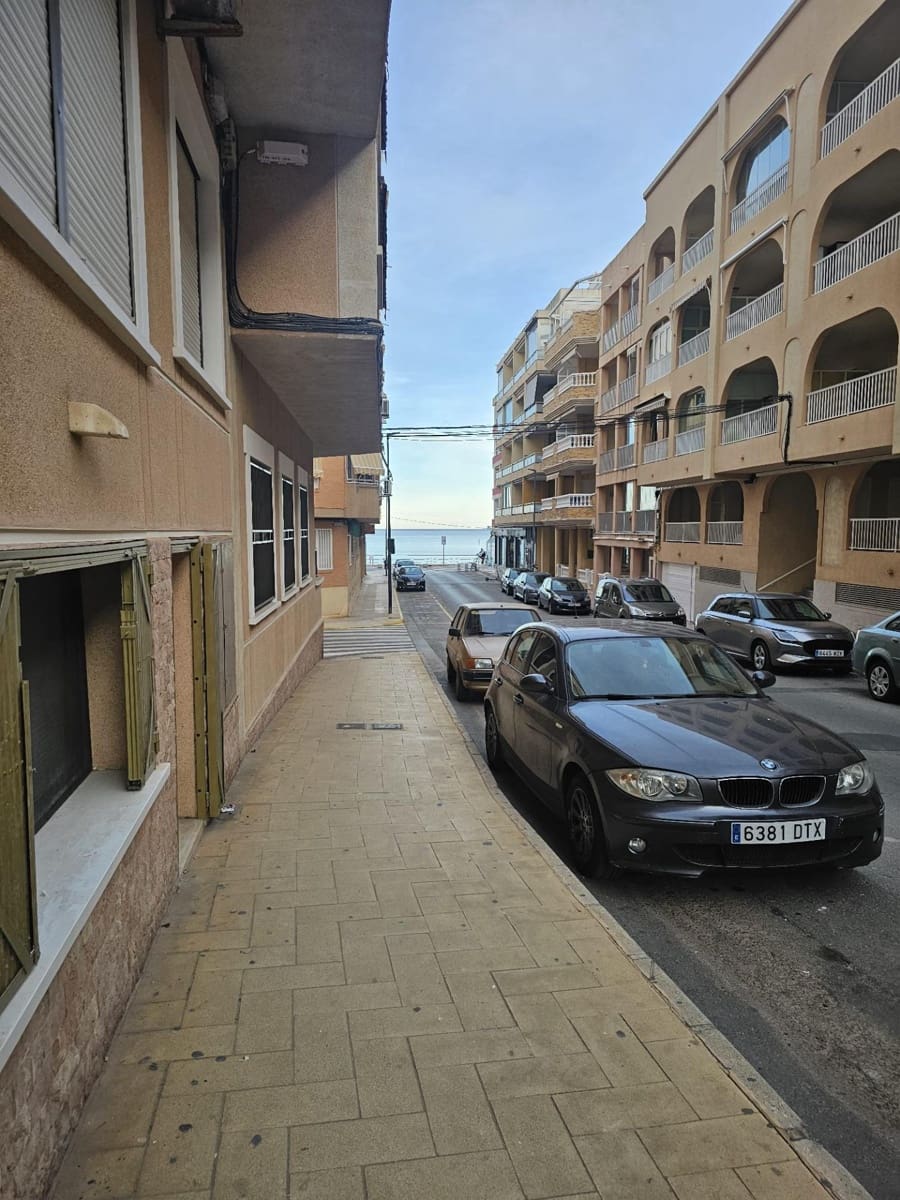 4 quarto Apartamento para venda em Guardamar del Segura com piscina garagem - 247 000 € (Ref: 9440624)