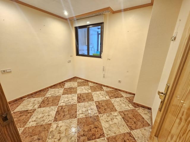 4 quarto Apartamento para venda em Guardamar del Segura com piscina garagem - 247 000 € (Ref: 9440624)