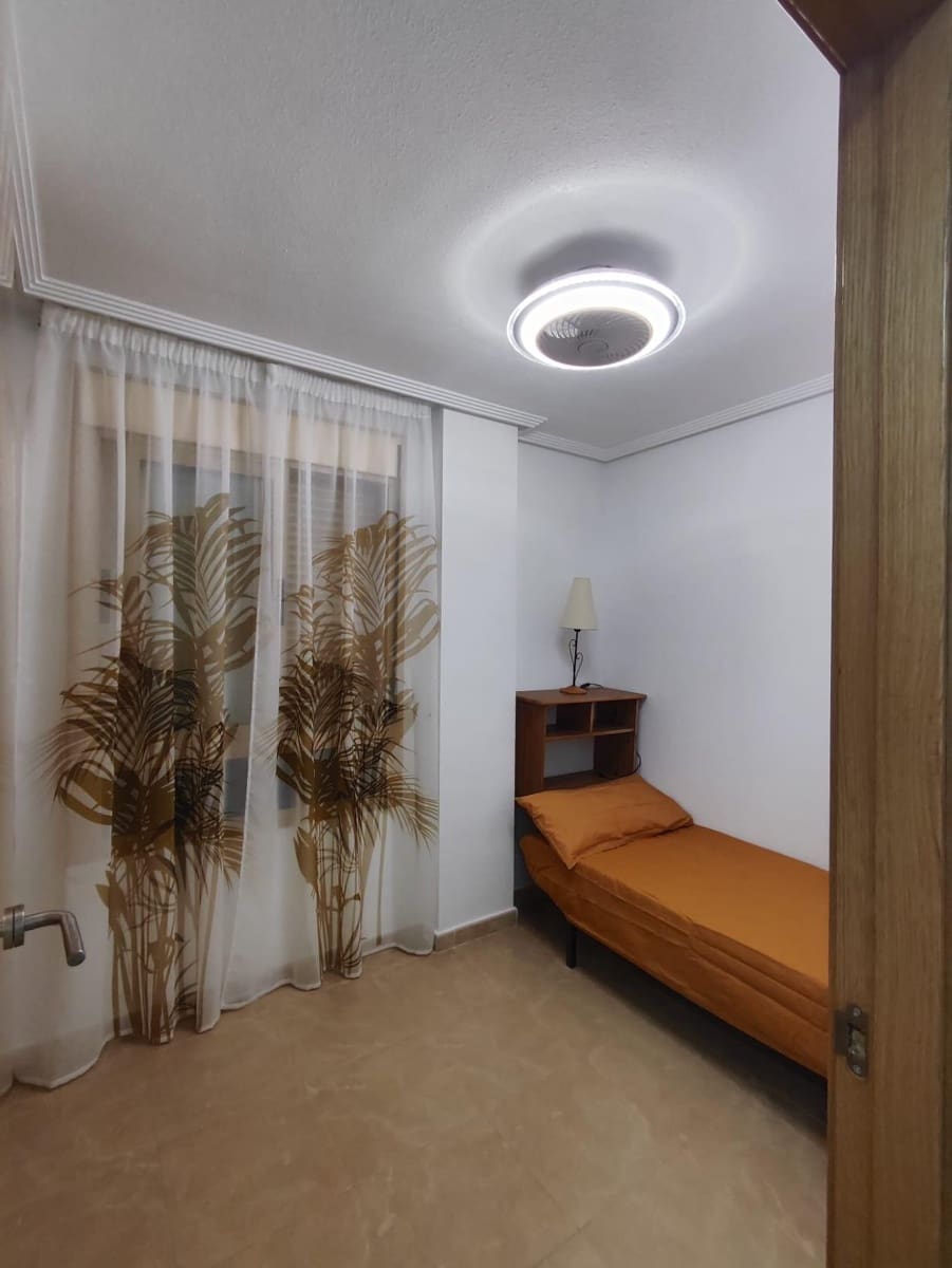 2 bedroom Flat for rent in Guardamar del Segura - € 850 (Ref: 9495370)