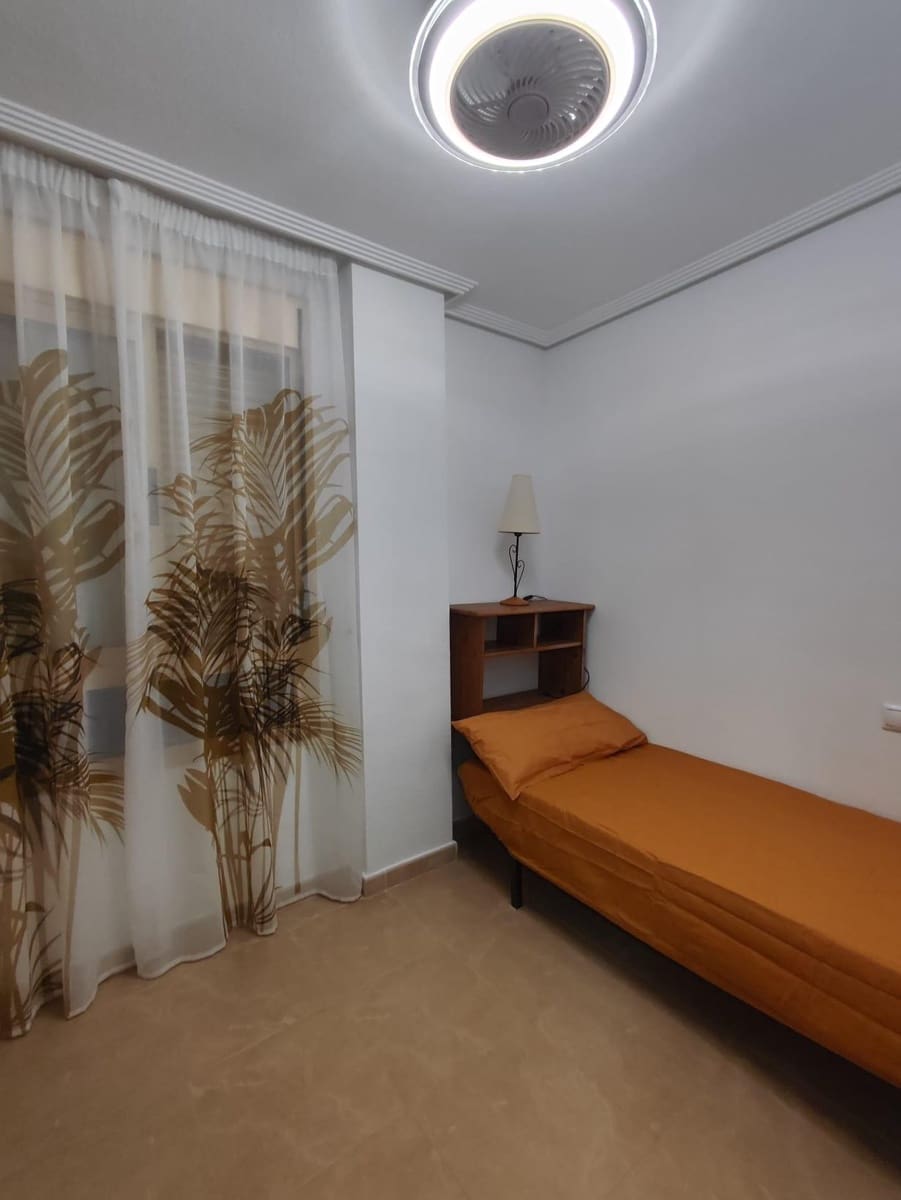 2 bedroom Flat for rent in Guardamar del Segura - € 850 (Ref: 9495370)