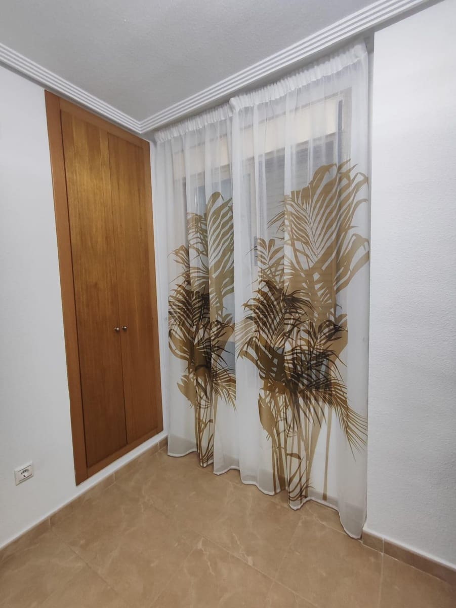 2 bedroom Flat for rent in Guardamar del Segura - € 850 (Ref: 9495370)