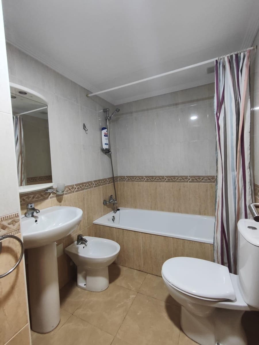 2 bedroom Flat for rent in Guardamar del Segura - € 850 (Ref: 9495370)