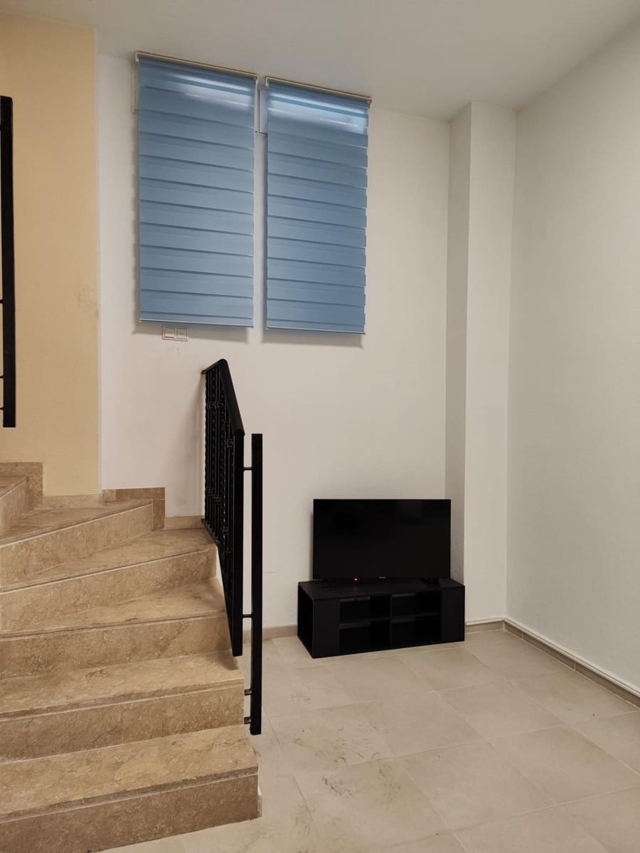 3 bedroom Apartment for rent in Guardamar del Segura with pool - € 1,100 (Ref: 9495371)