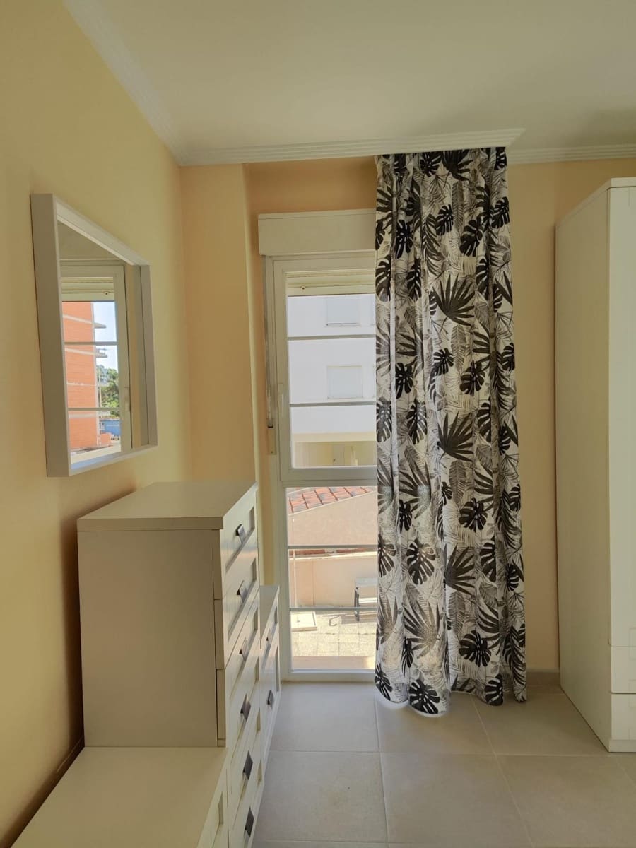 3 bedroom Apartment for rent in Guardamar del Segura with pool - € 1,100 (Ref: 9495371)