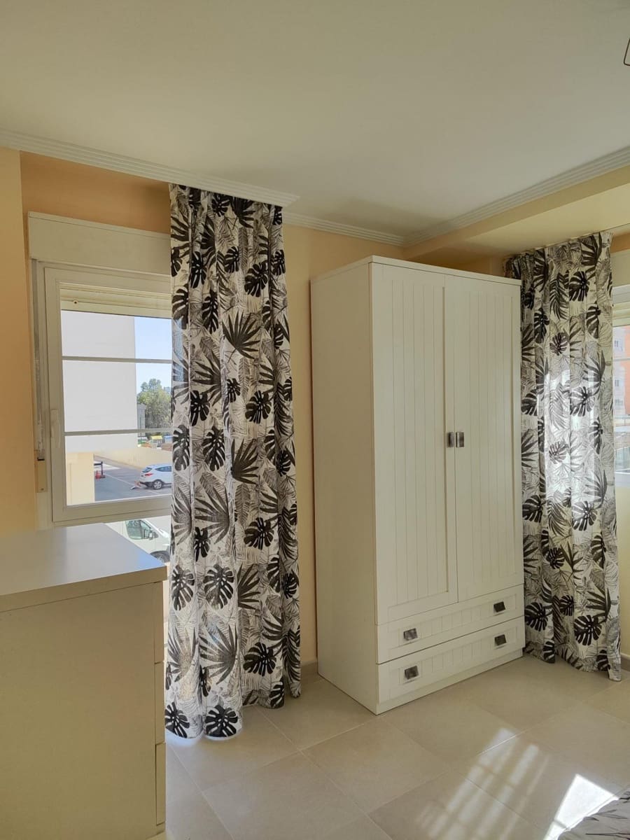 3 bedroom Apartment for rent in Guardamar del Segura with pool - € 1,100 (Ref: 9495371)