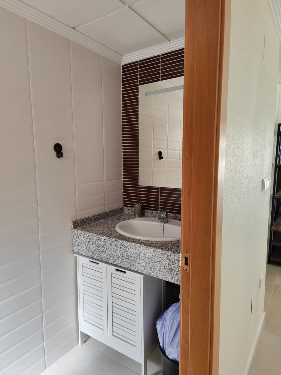 3 bedroom Apartment for rent in Guardamar del Segura with pool - € 1,100 (Ref: 9495371)