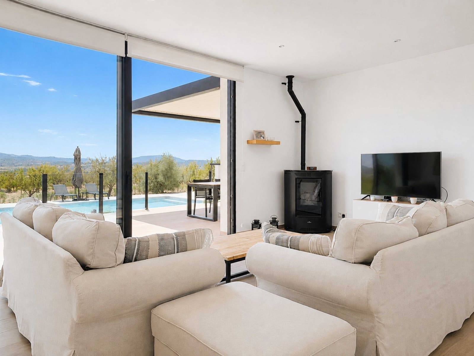 4 soveværelse Villa til salg i Pinoso med swimmingpool - € 639.000 (Ref: 10004677)