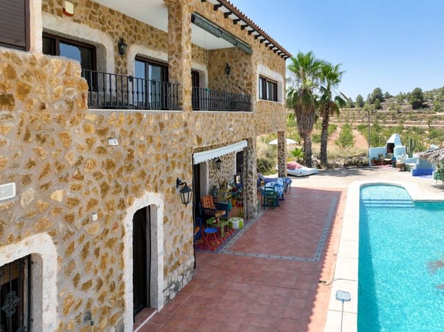 3 soveværelse Villa til salg i Pinoso med swimmingpool garage - € 649.500 (Ref: 10004679)