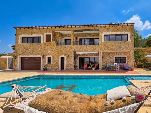 3 soveværelse Villa til salg i Pinoso med swimmingpool garage - € 649.500 (Ref: 10004679)