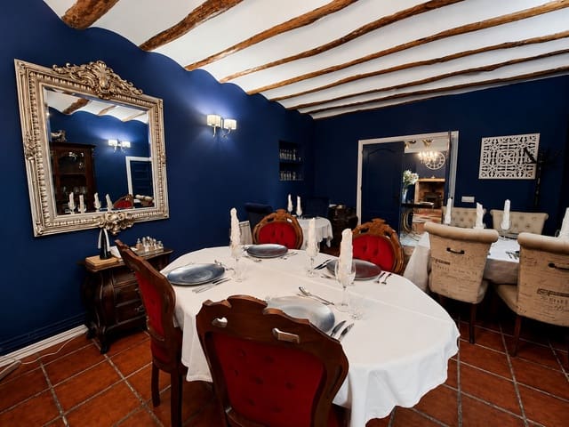 16 soveværelse Finca/Landehus til salg i Caniles med swimmingpool garage - € 995.000 (Ref: 10004682)