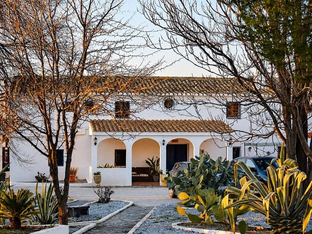 16 soveværelse Finca/Landehus til salg i Caniles med swimmingpool garage - € 995.000 (Ref: 10004682)