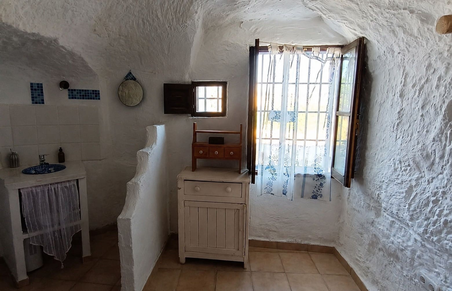 7 makuuhuone Luolatalo myytävänä paikassa Cortes de Baza - 195 000 € (Ref: 10012424)