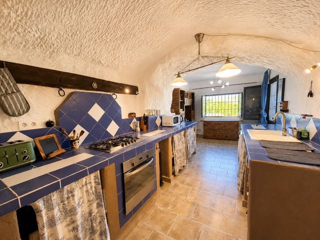 7 makuuhuone Luolatalo myytävänä paikassa Cortes de Baza - 195 000 € (Ref: 10012424)