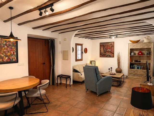 3 sypialnia Finka/Dom wiejski na sprzedaż w Castril z basenem garażem - 349 500 € (Ref: 10012425)