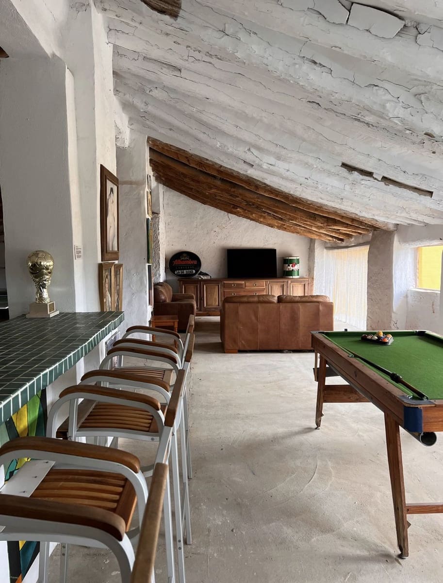 6 makuuhuone Maalaistalo myytävänä paikassa Caniles - 395 000 € (Ref: 10012428)