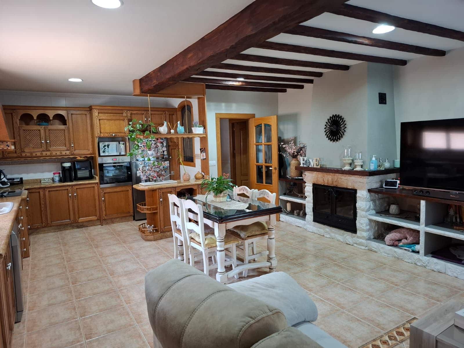 Chalet de 4 habitaciones en Pinoso en venta con garaje - 299.950 € (Ref: 10012430)