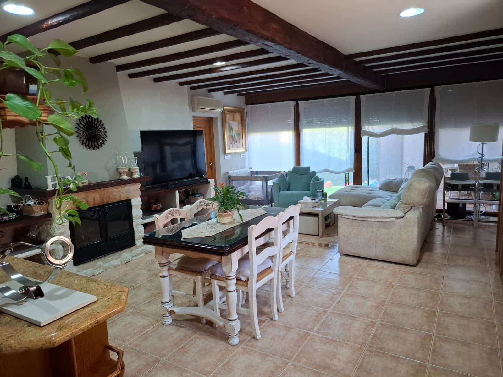 Chalet de 4 habitaciones en Pinoso en venta con garaje - 299.950 € (Ref: 10012430)