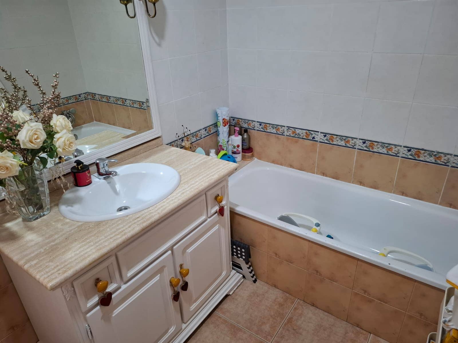 Chalet de 4 habitaciones en Pinoso en venta con garaje - 299.950 € (Ref: 10012430)