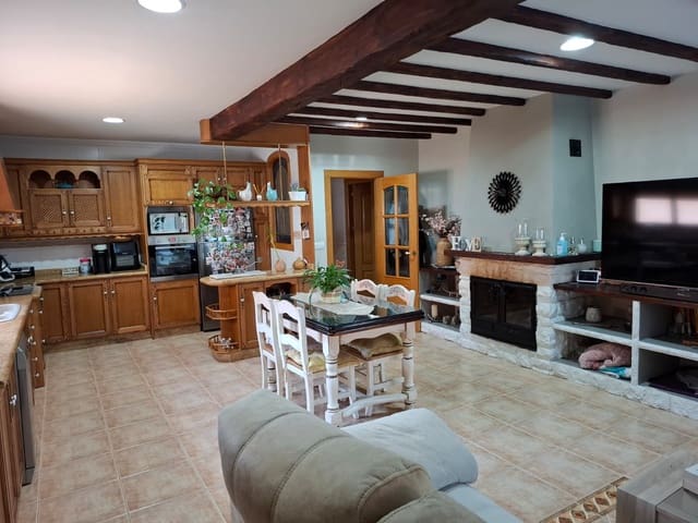 Chalet de 4 habitaciones en Pinoso en venta con garaje - 299.950 € (Ref: 10012430)