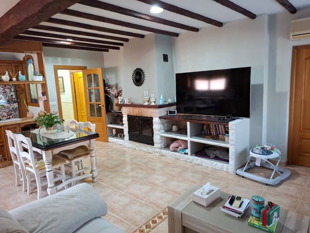 Chalet de 4 habitaciones en Pinoso en venta con garaje - 299.950 € (Ref: 10012430)