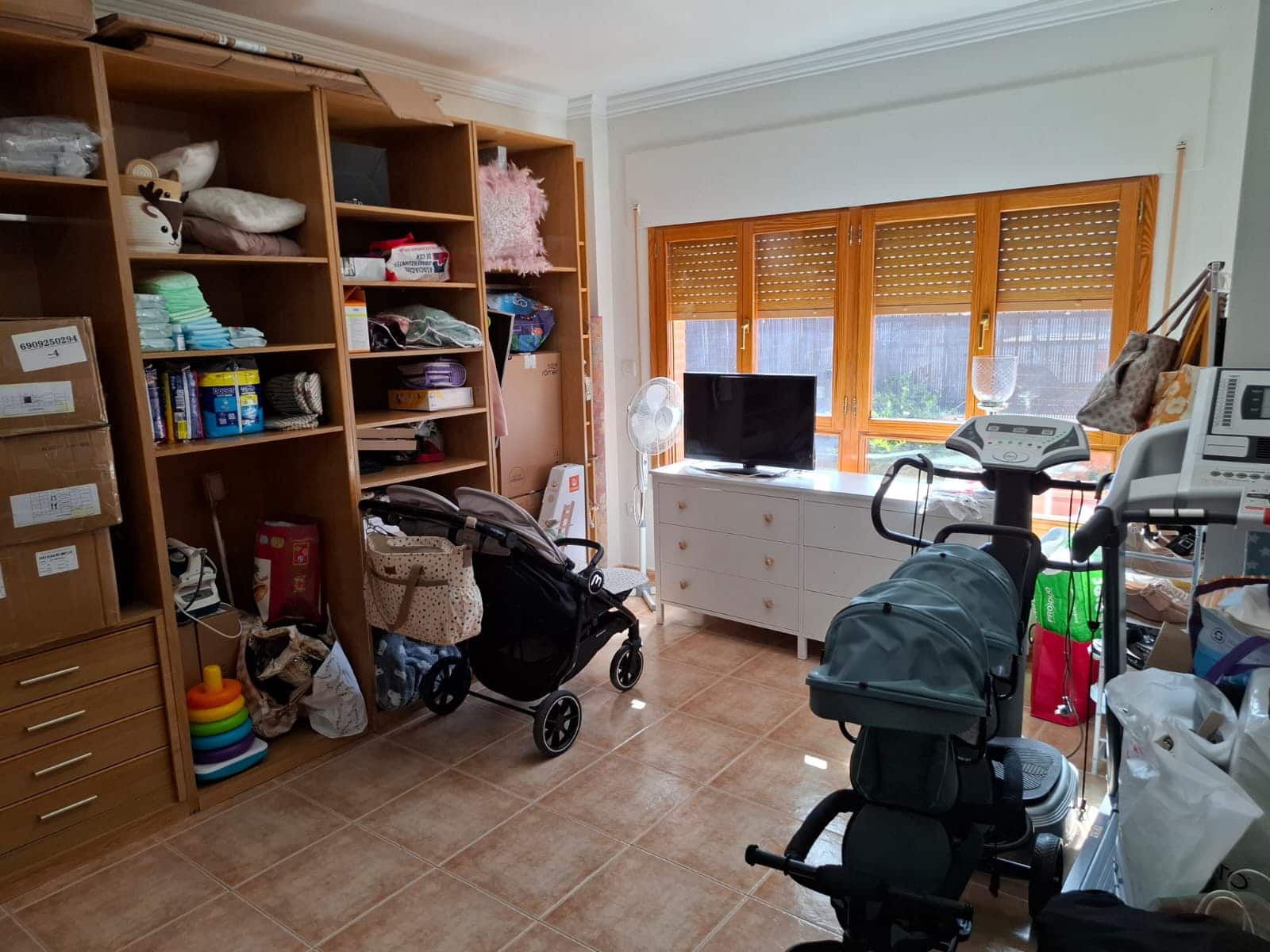 Chalet de 4 habitaciones en Pinoso en venta con garaje - 299.950 € (Ref: 10012430)