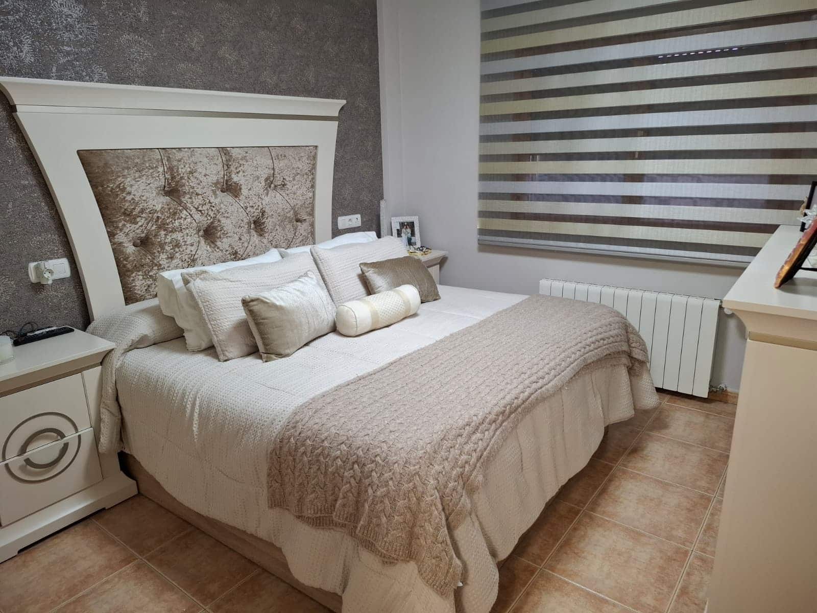 Chalet de 4 habitaciones en Pinoso en venta con garaje - 299.950 € (Ref: 10012430)