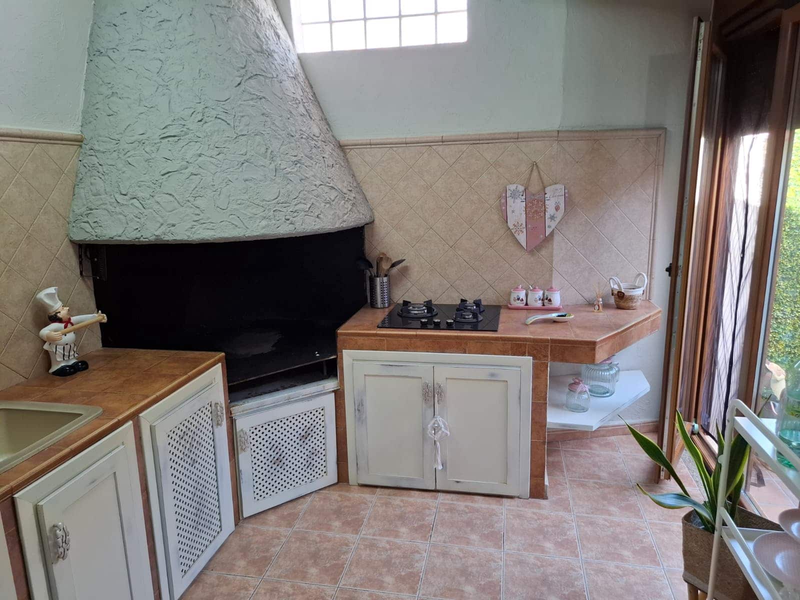 Chalet de 4 habitaciones en Pinoso en venta con garaje - 299.950 € (Ref: 10012430)