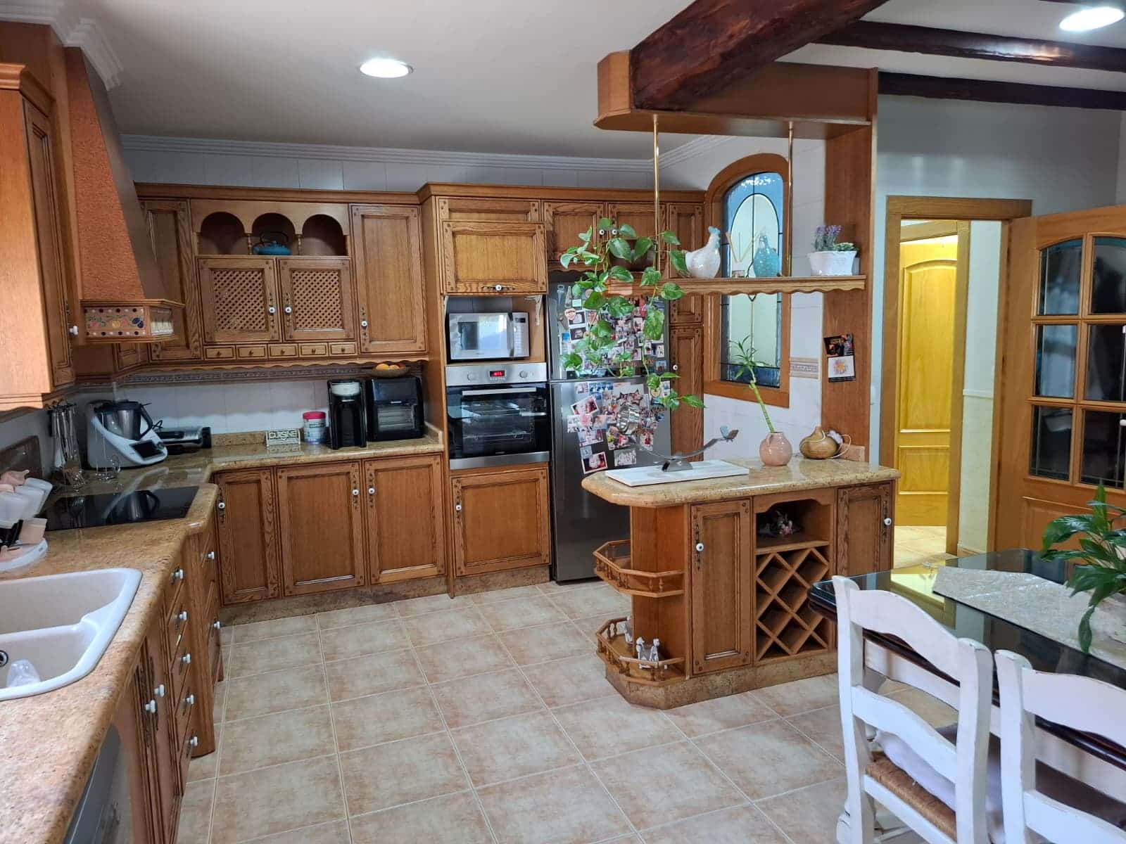 Chalet de 4 habitaciones en Pinoso en venta con garaje - 299.950 € (Ref: 10012430)