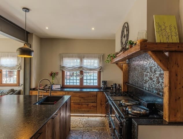 5 bedroom Villa for sale in Aguas de Busot / Aigües - € 1,200,000 (Ref: 10012440)